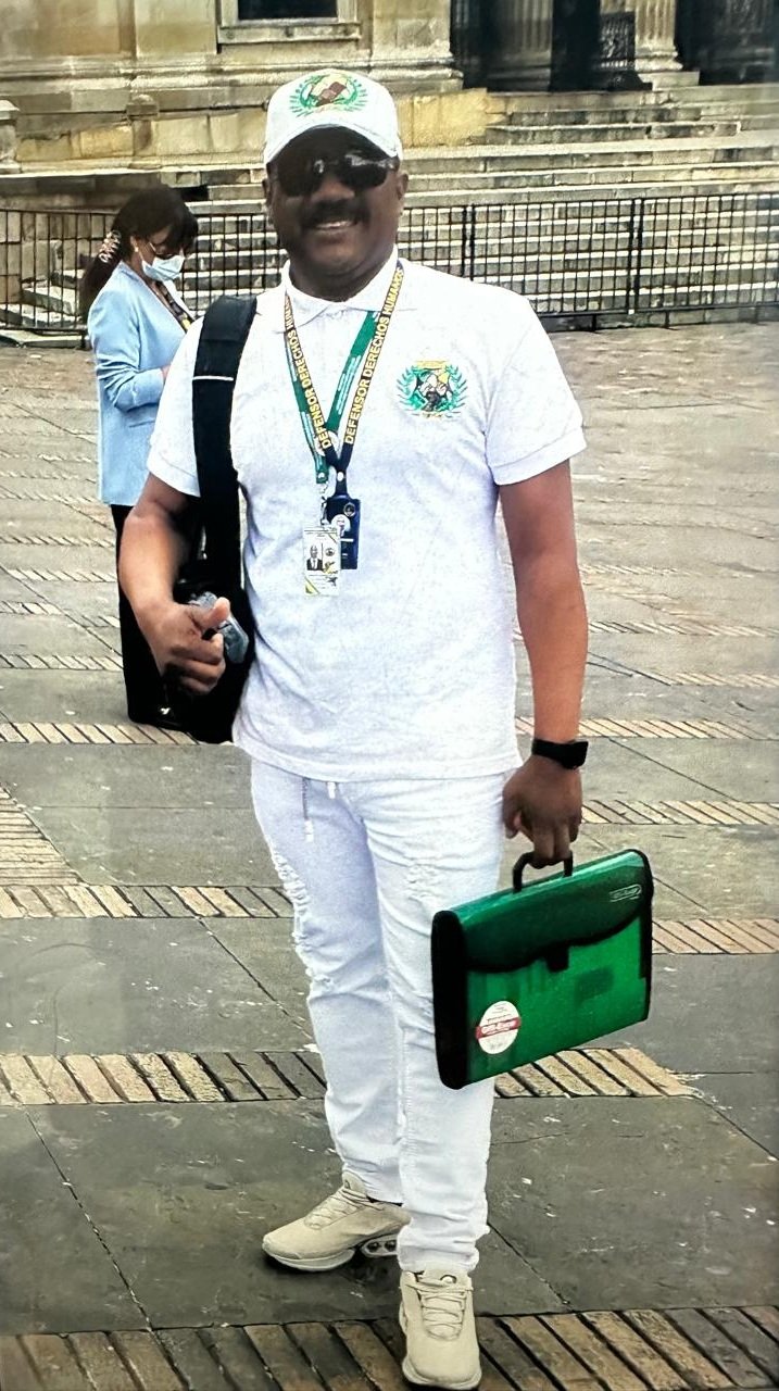 José Carlos Obando Angulo saliendo del Congreso de Colombia